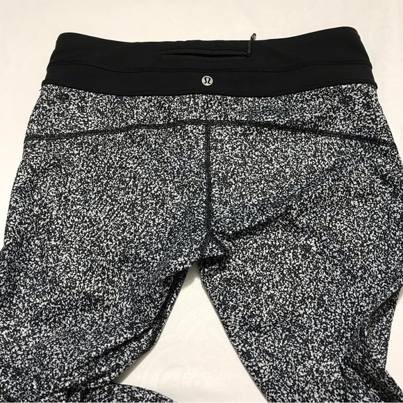 Lululemon | Black and pink leggings Sz 8 - Picture 7 of 13
